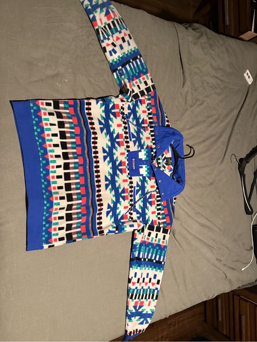 Columbia Men's Multicolor Patterned Pullover Sweater with Blue Collar